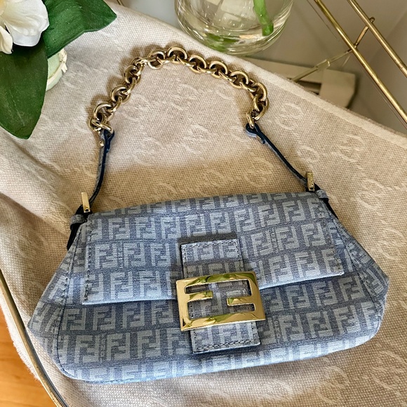 Fendi Mamma Baguette Blue Canvas Handbag (Pre-Owned) - Picture 4 of 7